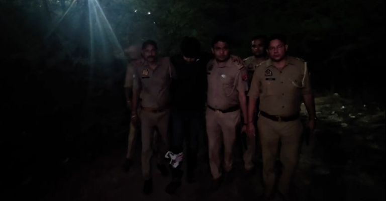 पुलिस मुठभेड़ मैं 25 हजार का इनामी मोनू यादव घायल, पैर में लगी गोली, तमंचा बरामद