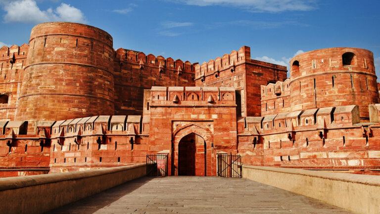 आगरा किला (Agra Fort): मुगल साम्राज्य की सैन्य शक्ति और वास्तुकला का जीता-जागता गवाह